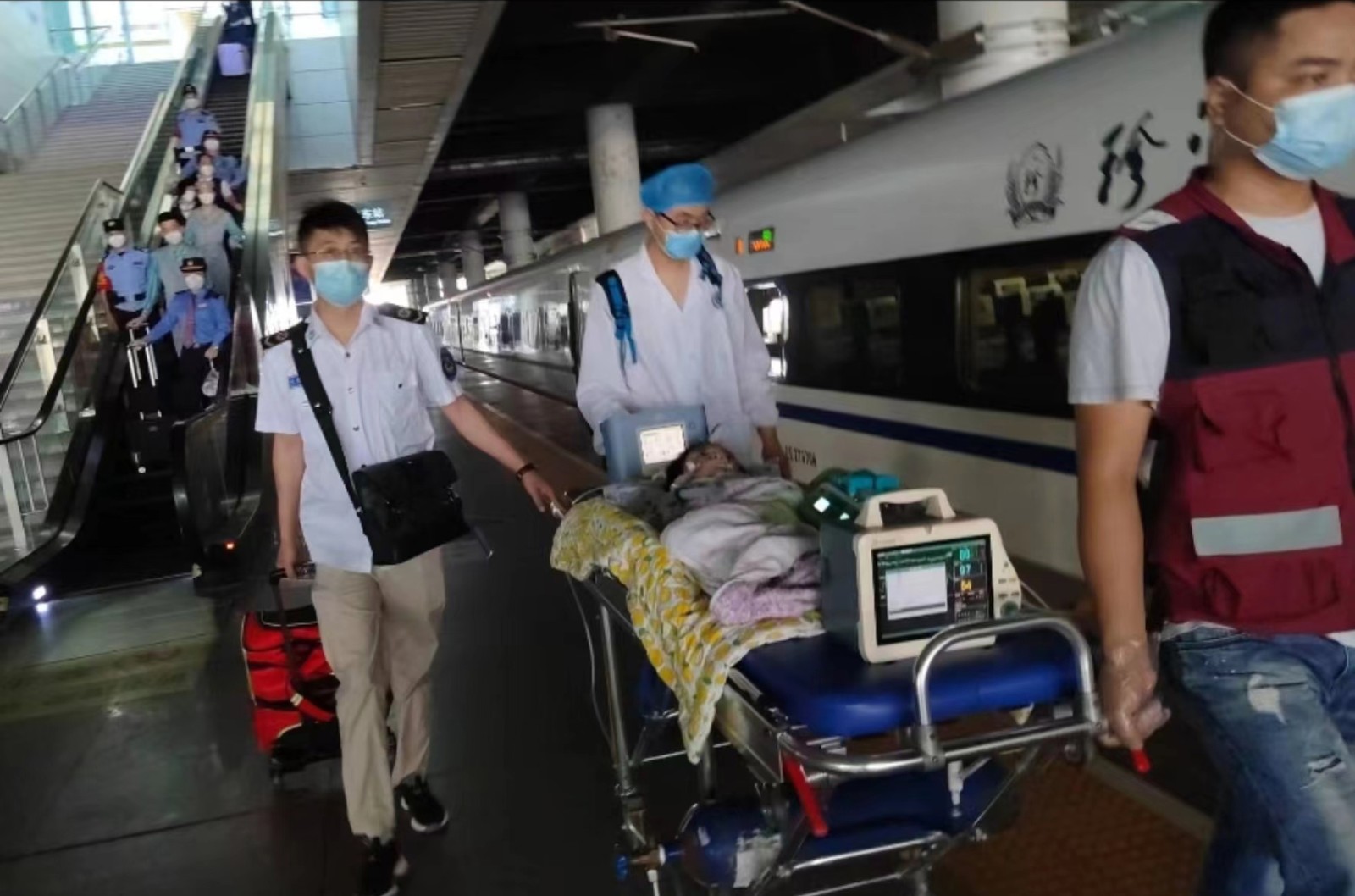 且末县高铁转运公司